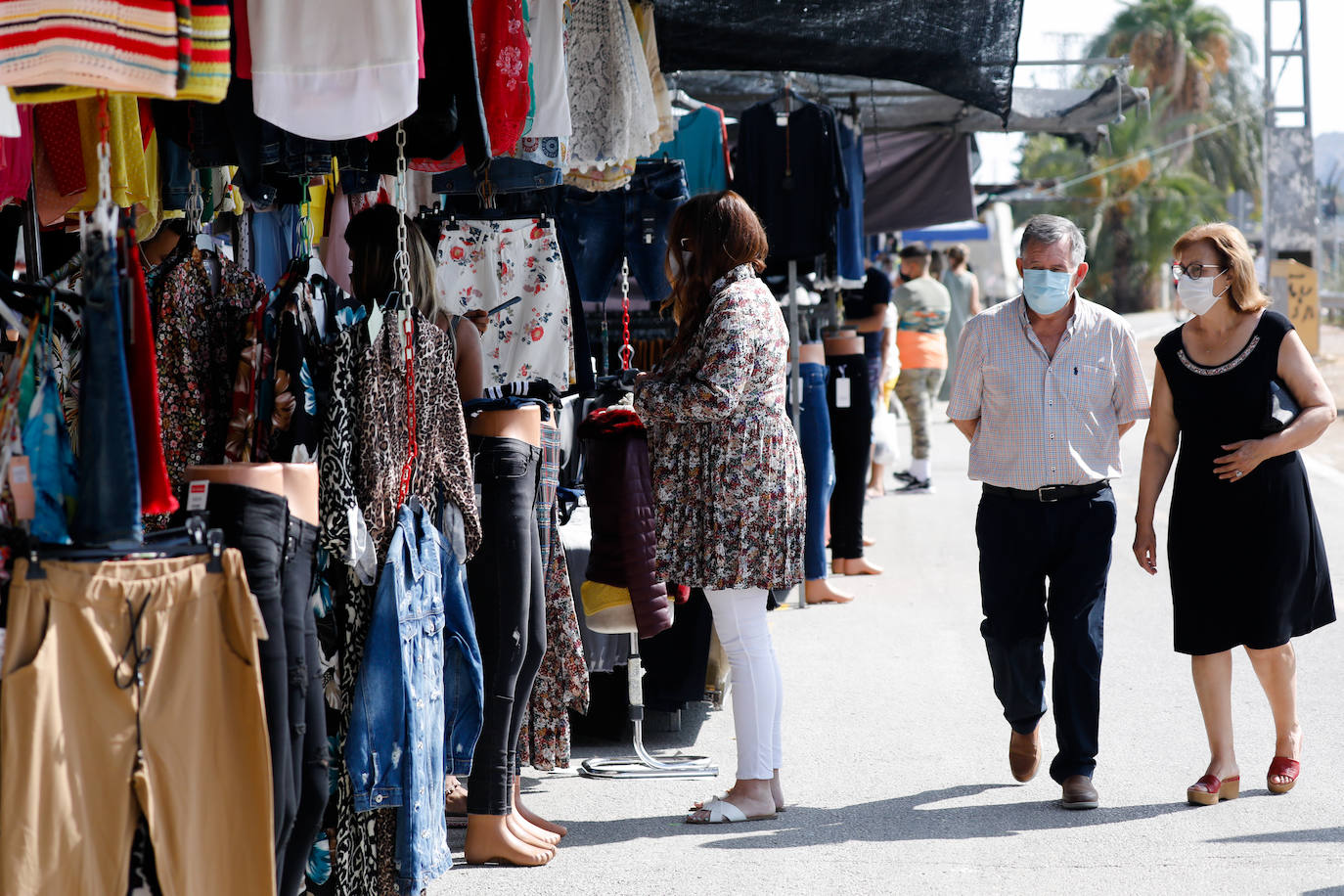 Fotos: Primer domingo del nuevo mercadillo de La Fica