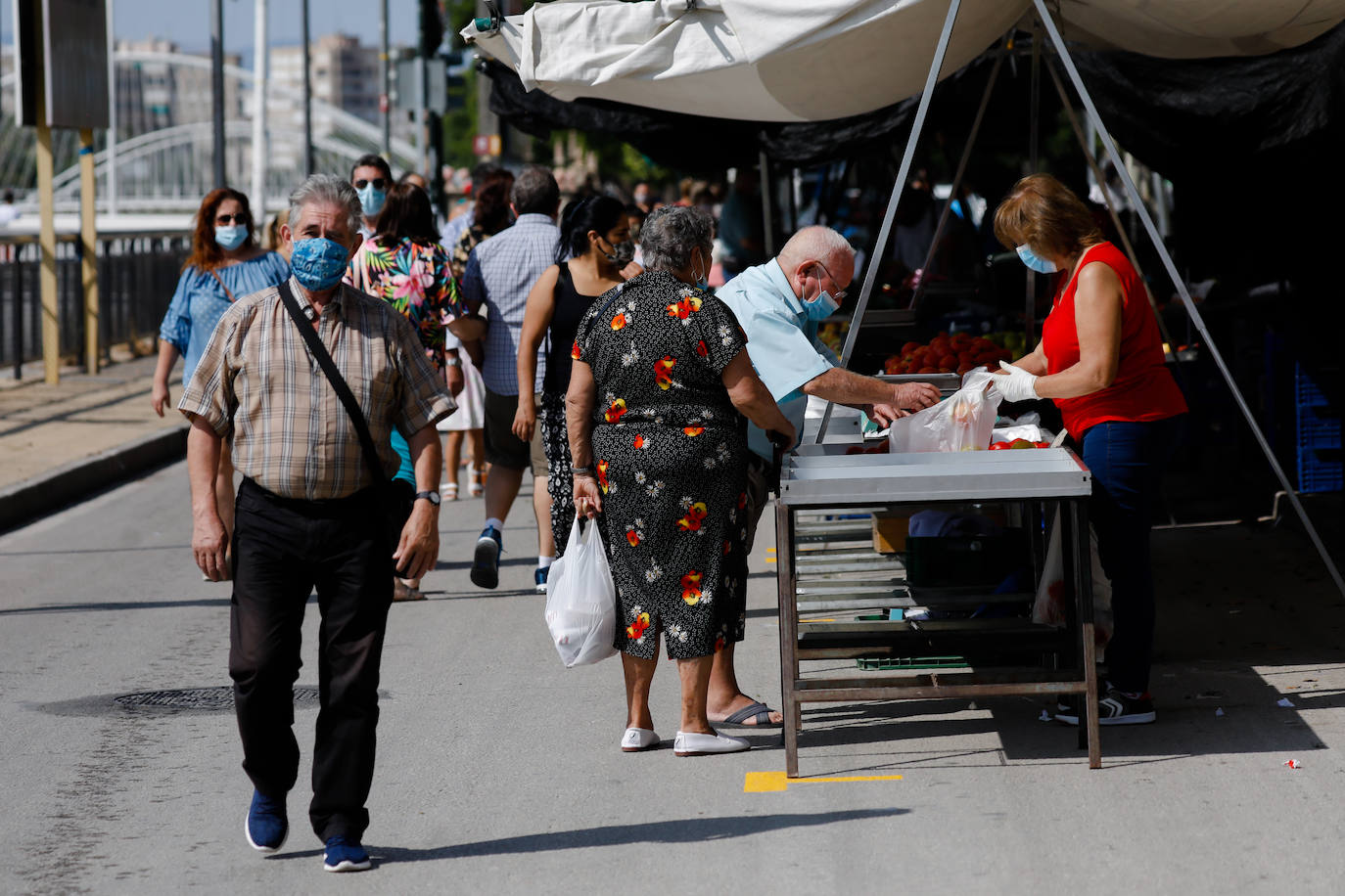 Fotos: Primer domingo del nuevo mercadillo de La Fica