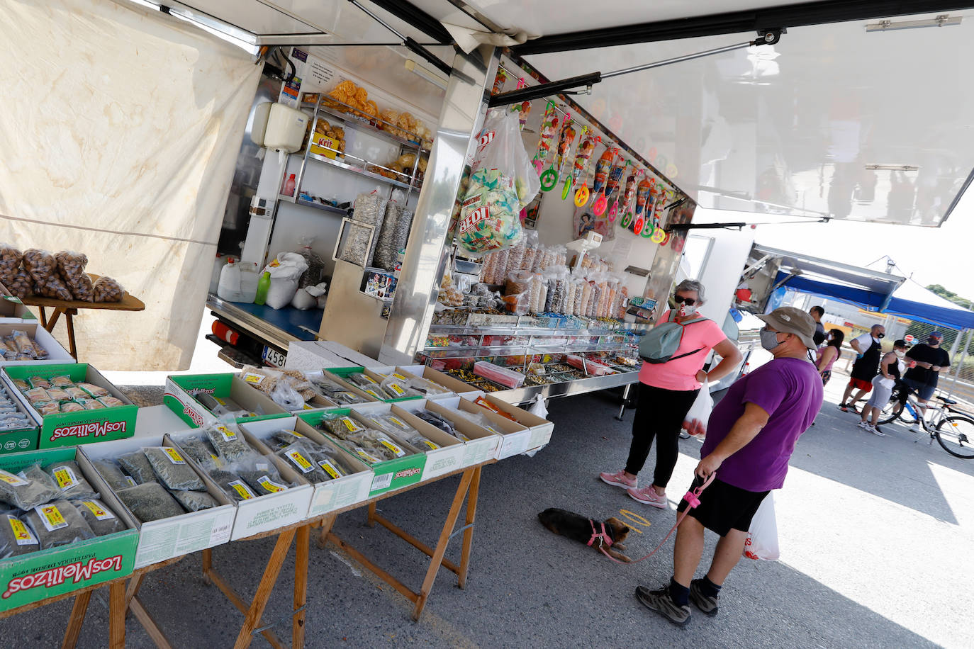 Fotos: Primer domingo del nuevo mercadillo de La Fica