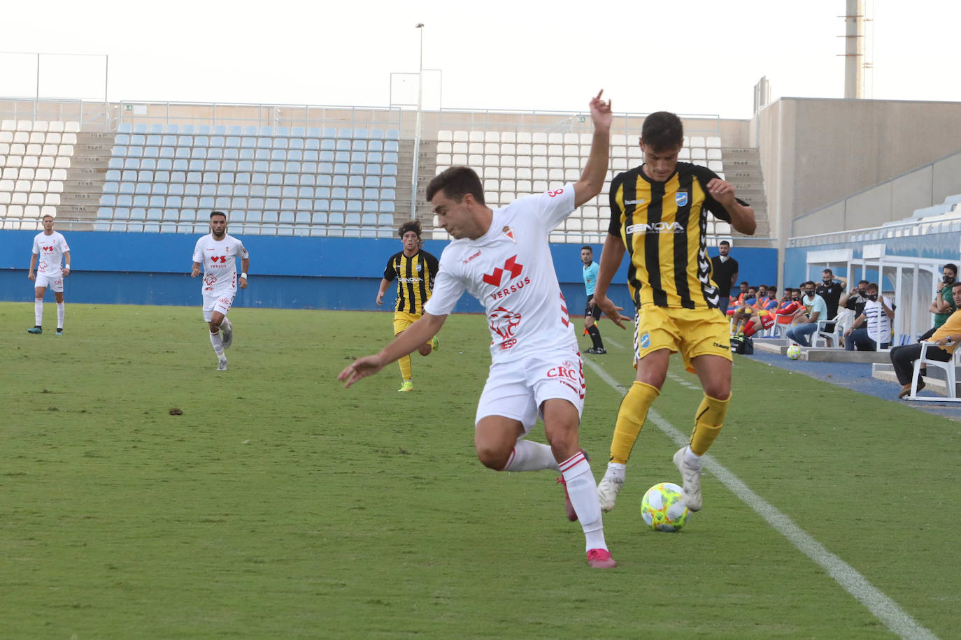 Fotos: El Lorca le da otro toque de atención al Real Murcia