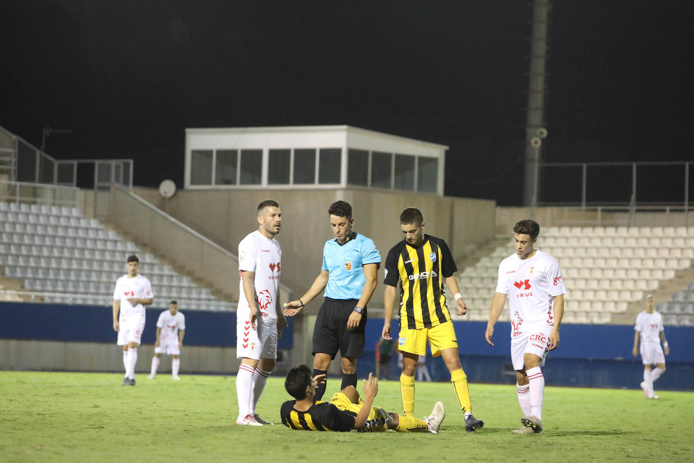 Fotos: El Lorca le da otro toque de atención al Real Murcia