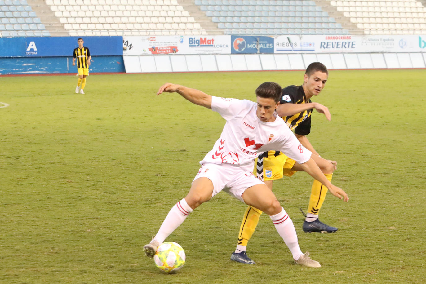 Fotos: El Lorca le da otro toque de atención al Real Murcia