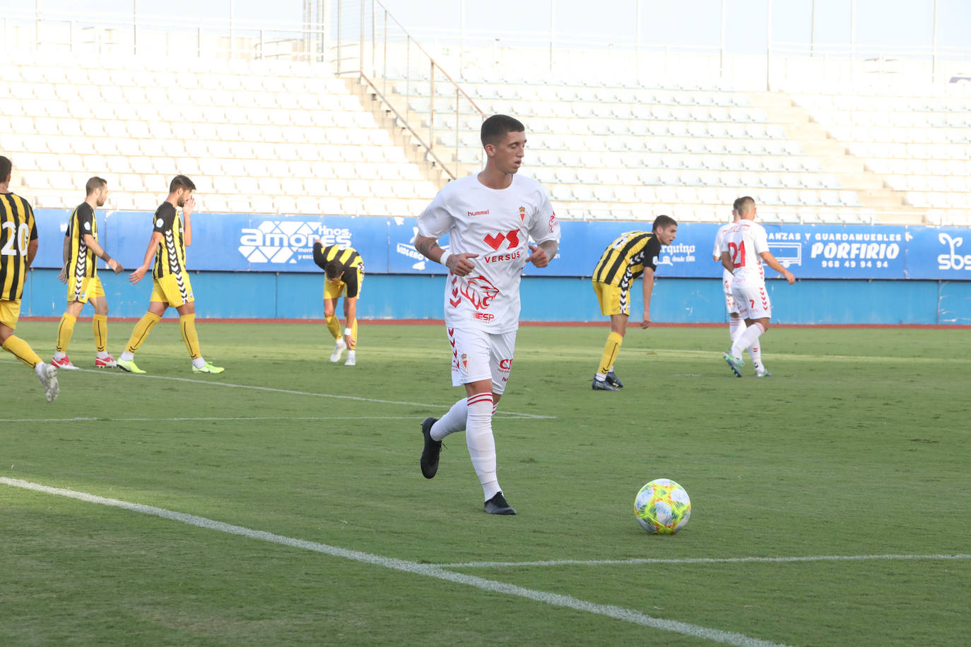 Fotos: El Lorca le da otro toque de atención al Real Murcia