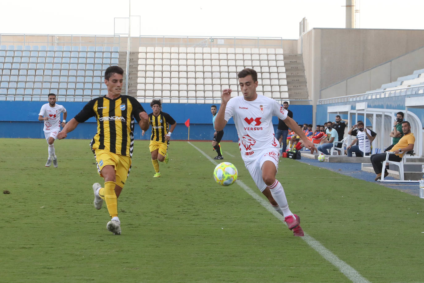 Fotos: El Lorca le da otro toque de atención al Real Murcia