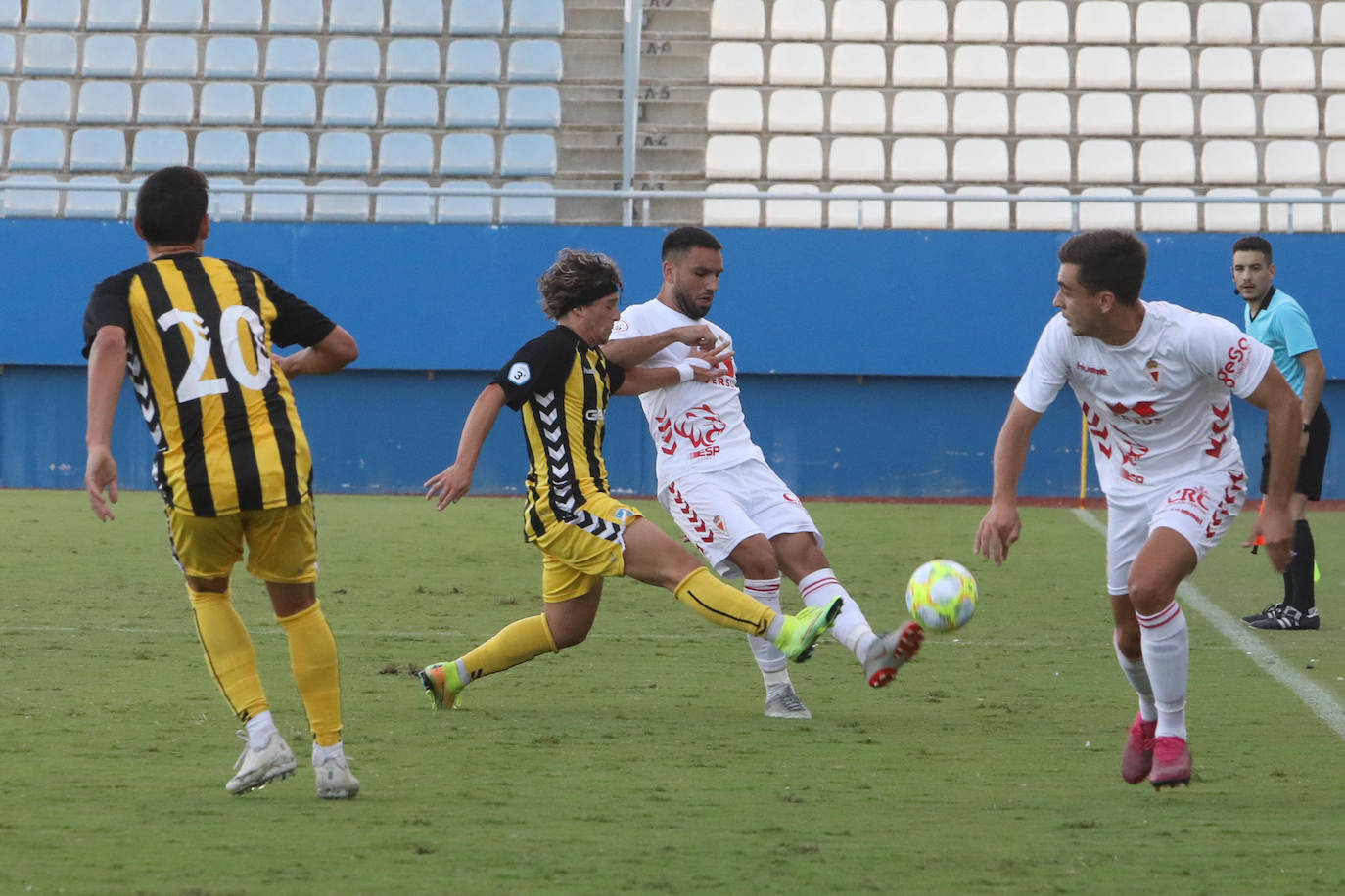 Fotos: El Lorca le da otro toque de atención al Real Murcia