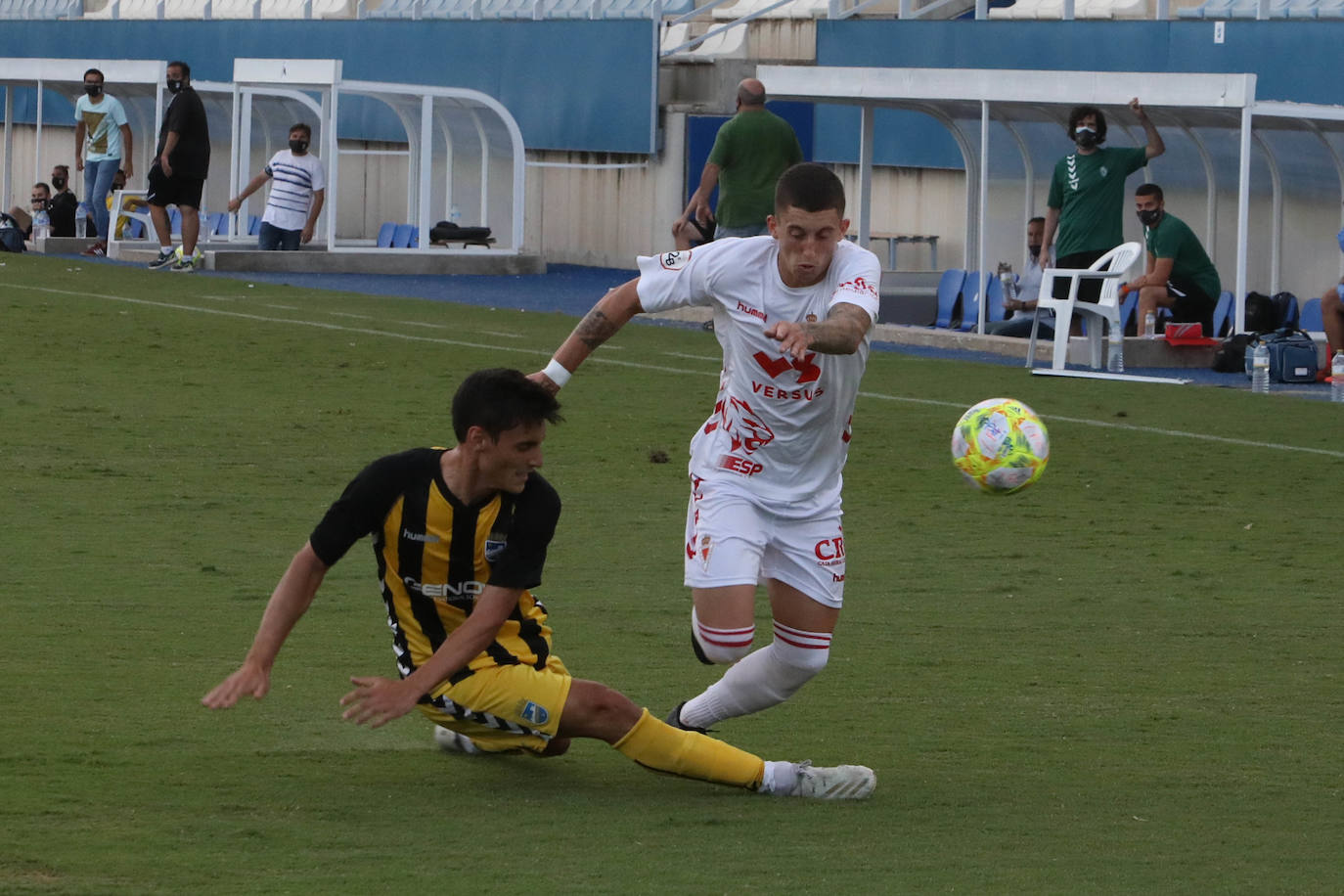 Fotos: El Lorca le da otro toque de atención al Real Murcia