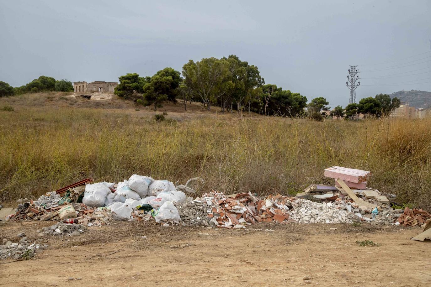 Fotos: Veinte escombreras ilegales reflejan la ineficacia de las administraciones de Cartagena