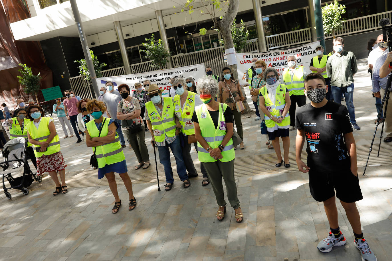 Fotos: La Marea de Residencias de la Región pide «proteger a los ancianos abandonados y justicia para los muertos»