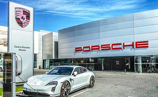 La sede de Porsche en Murcia cuenta con cargadores eléctricos.