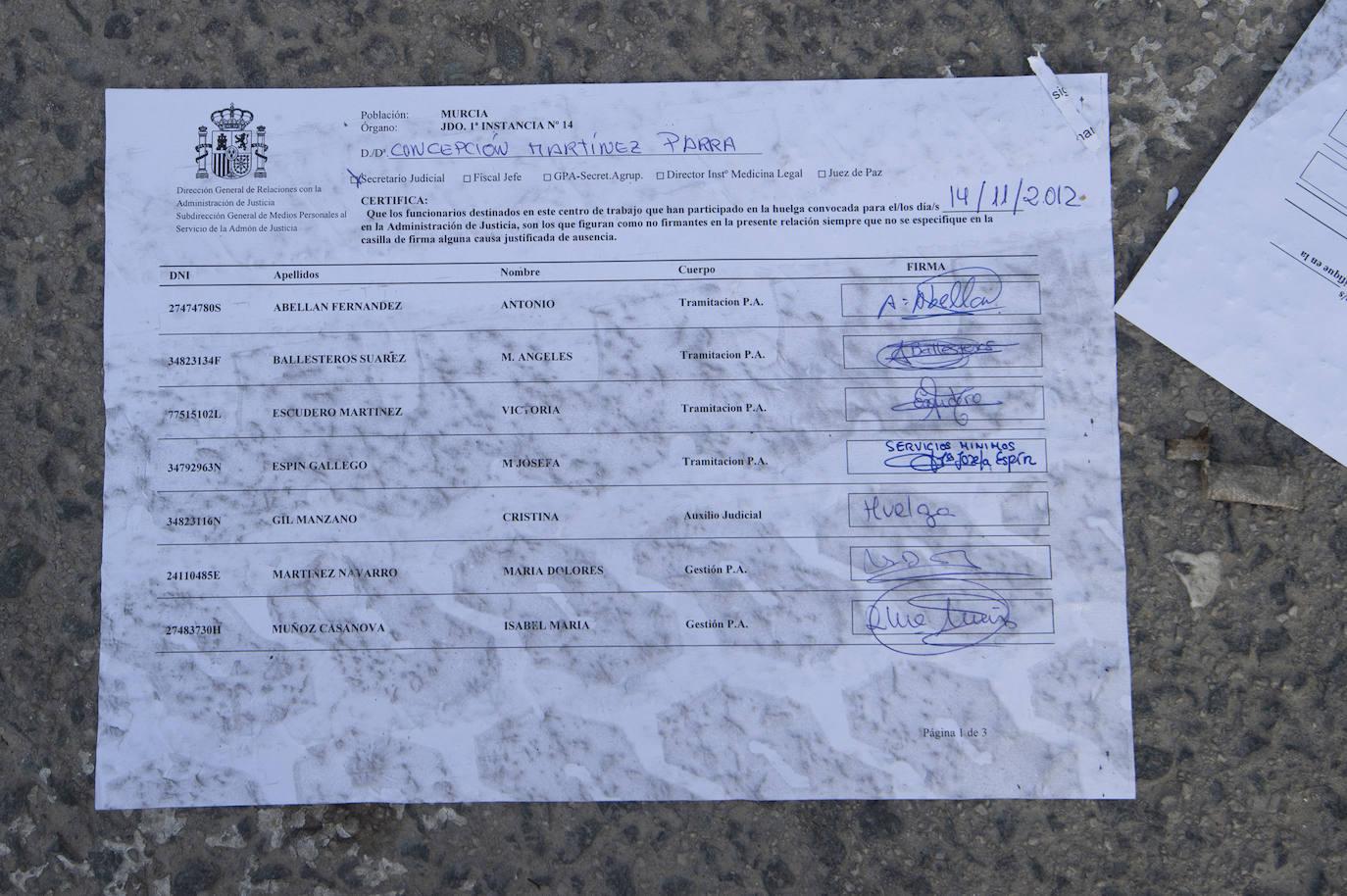 Fotos: Las calles cercanas a la Ciudad de la Justicia de Murcia se llenan de preservativos usados y suciedad