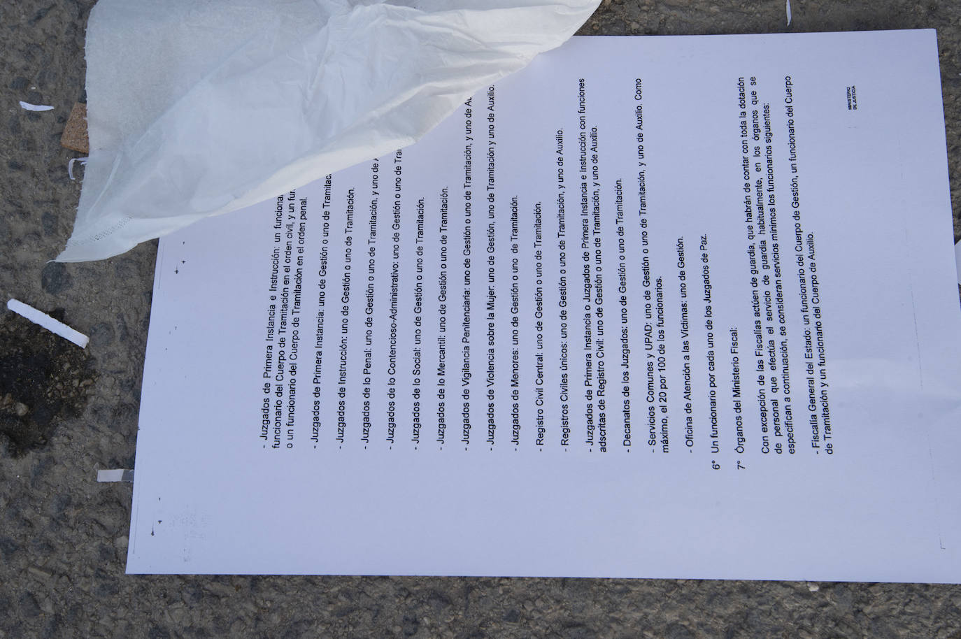 Fotos: Las calles cercanas a la Ciudad de la Justicia de Murcia se llenan de preservativos usados y suciedad