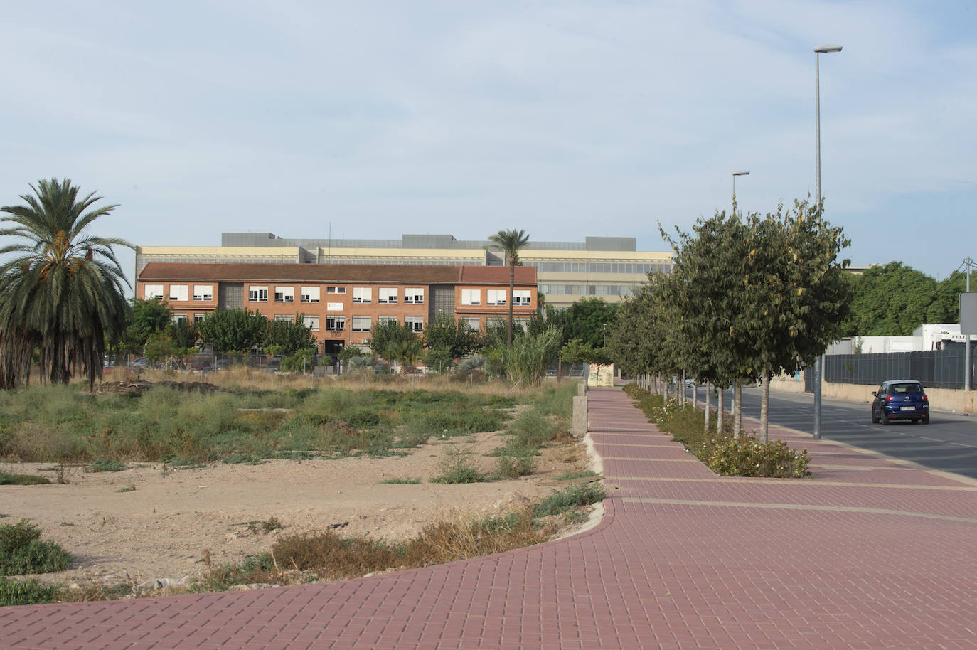 Fotos: Las calles cercanas a la Ciudad de la Justicia de Murcia se llenan de preservativos usados y suciedad