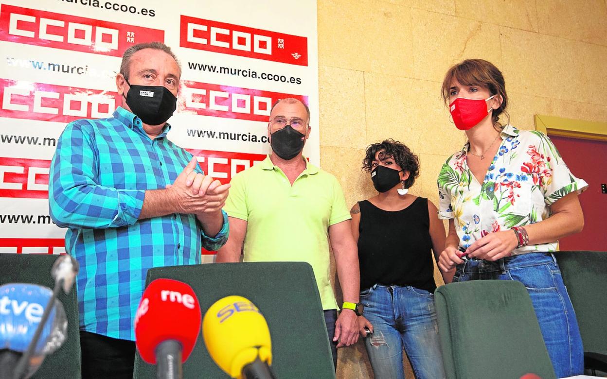 Santiago Navarro, Enrique Bruna, Alejandra García y Teresa Fuentes, ayer en rueda de prensa. 