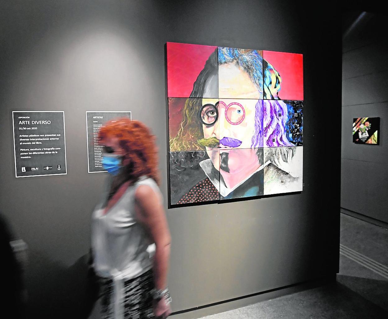 Varias piezas de la exposición colectiva 'Arte-Diverso', inaugurada ayer en Murcia. 