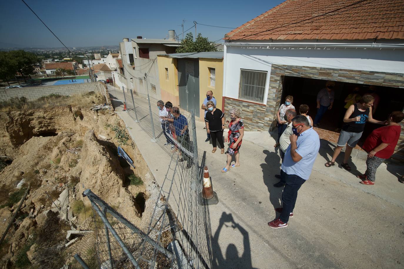 Fotos: Vecinos de Torreagüera claman por el retraso en unas «obras urgentes»