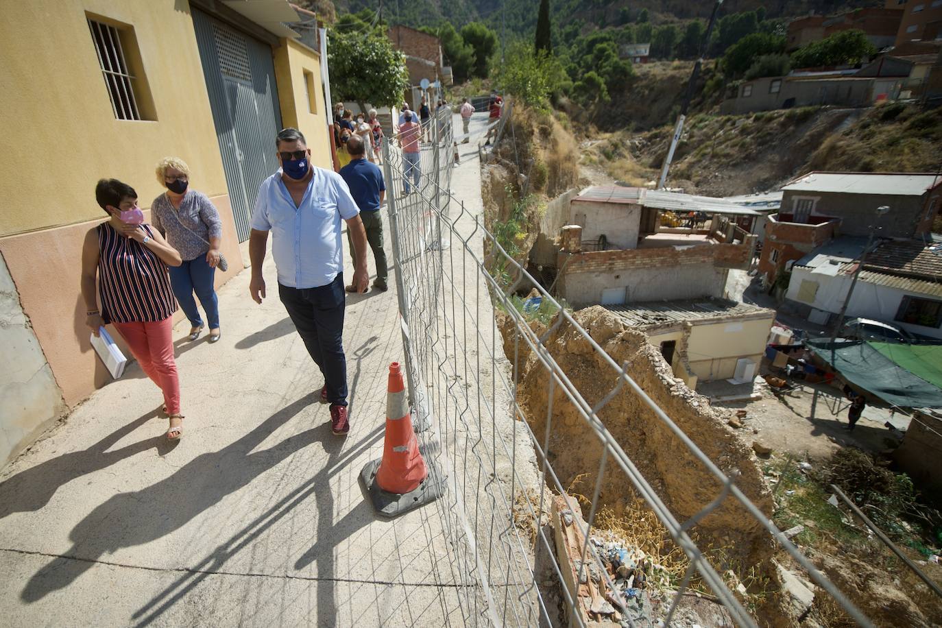 Fotos: Vecinos de Torreagüera claman por el retraso en unas «obras urgentes»