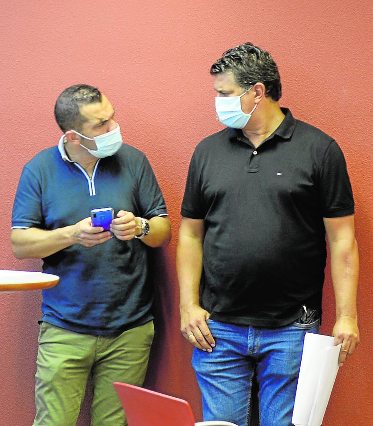 Adrián Hernández junto a Julio Algar. 