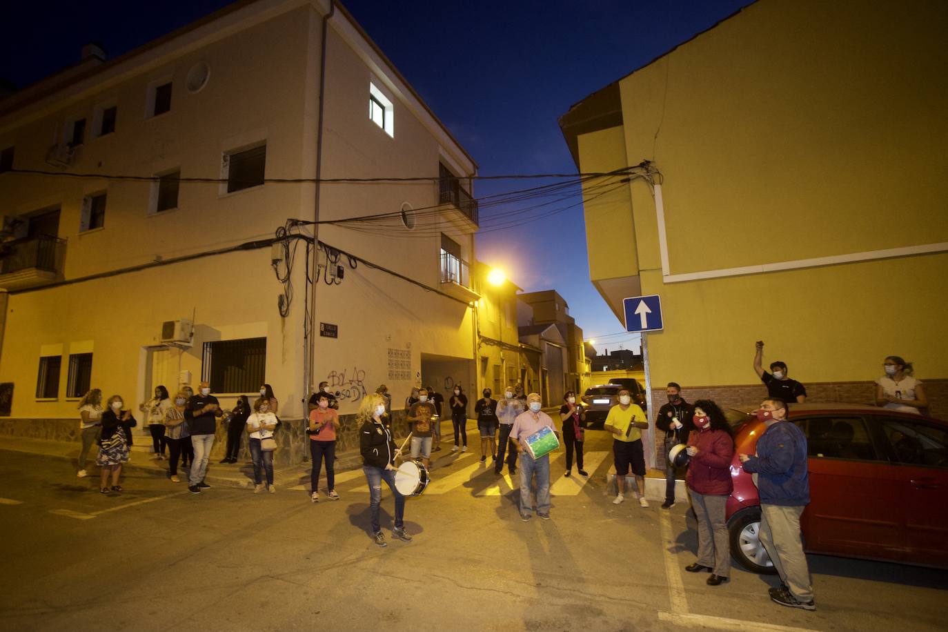 Fotos: Cacerolada en Torreagüera contra varios grupos de okupas