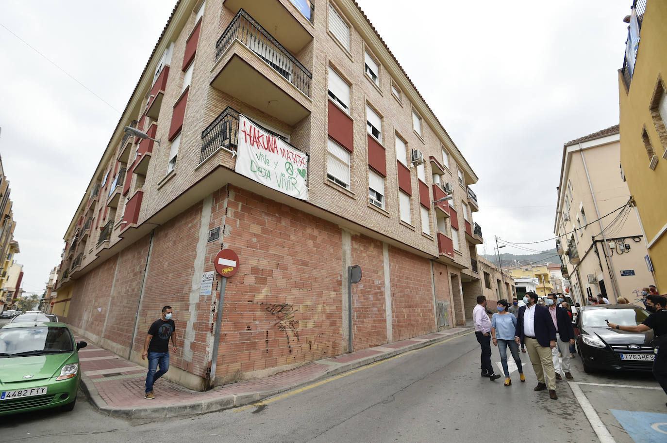 Fotos: Fernando López Miras se reúne con los vecinos de las casas okupadas de Torreagüera