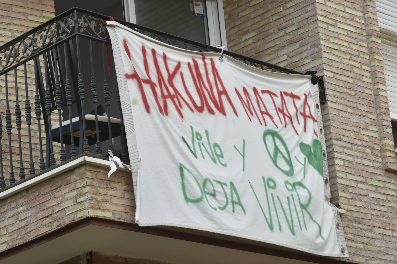 Fotos: Fernando López Miras se reúne con los vecinos de las casas okupadas de Torreagüera