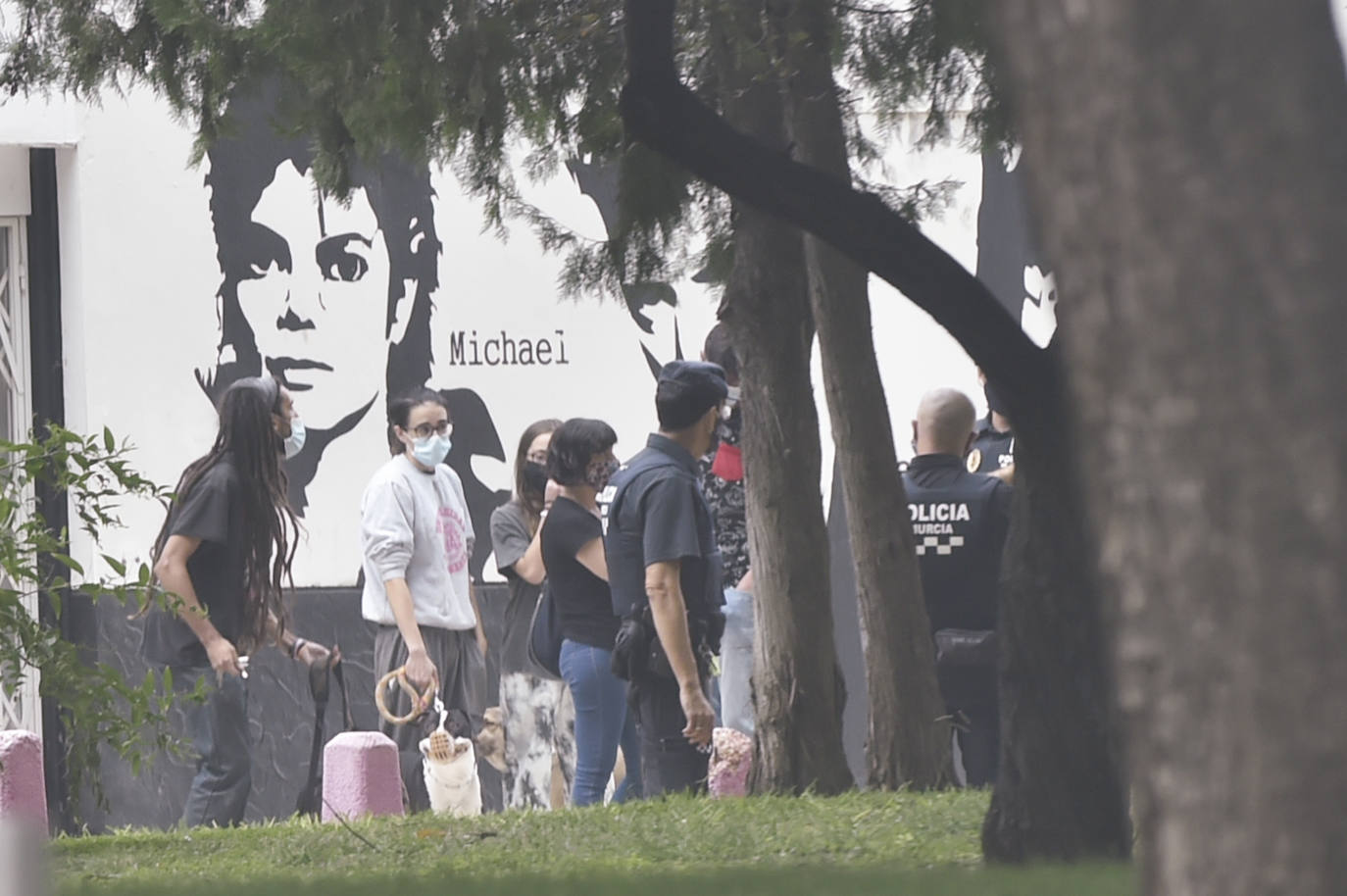 Fotos: Fernando López Miras se reúne con los vecinos de las casas okupadas de Torreagüera