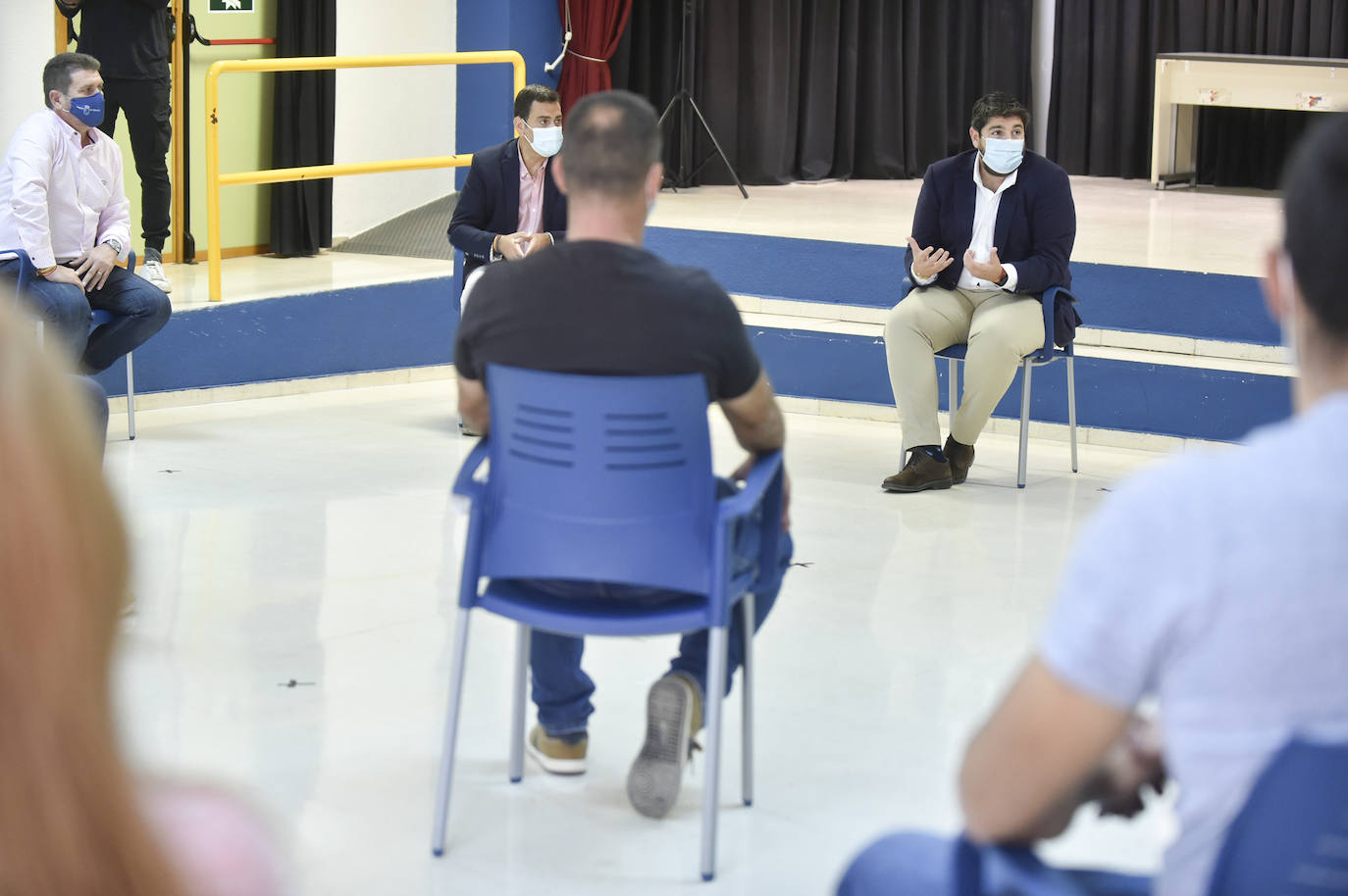 Fotos: Fernando López Miras se reúne con los vecinos de las casas okupadas de Torreagüera