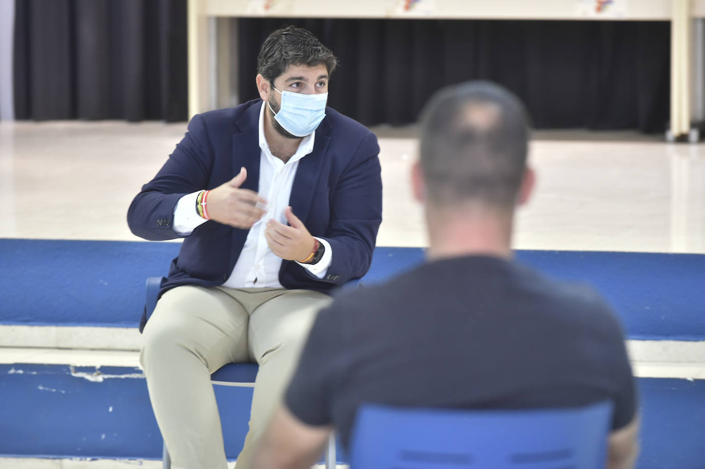 Fotos: Fernando López Miras se reúne con los vecinos de las casas okupadas de Torreagüera