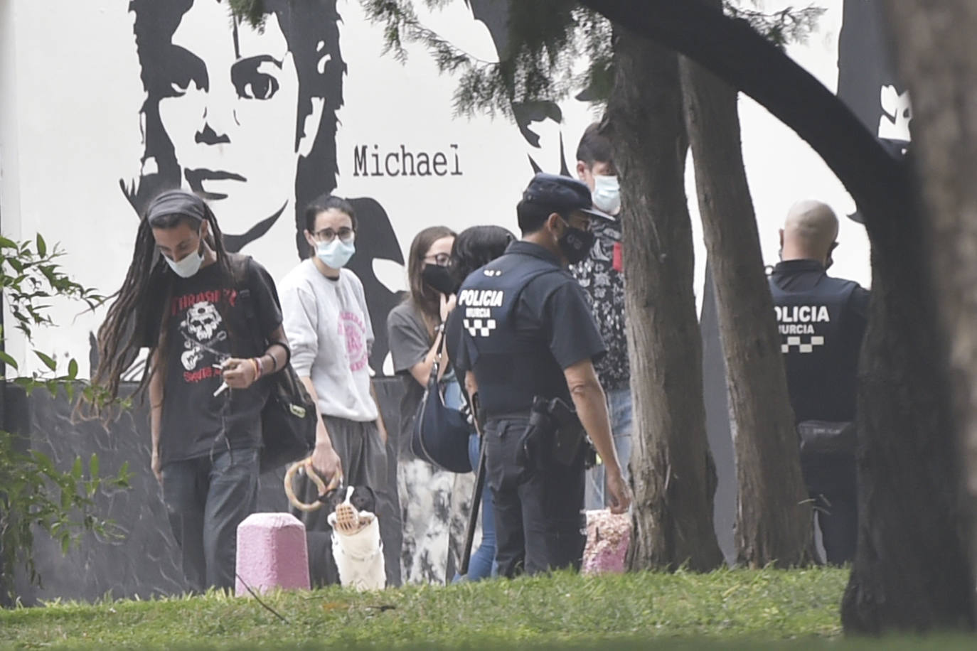 Fotos: Fernando López Miras se reúne con los vecinos de las casas okupadas de Torreagüera
