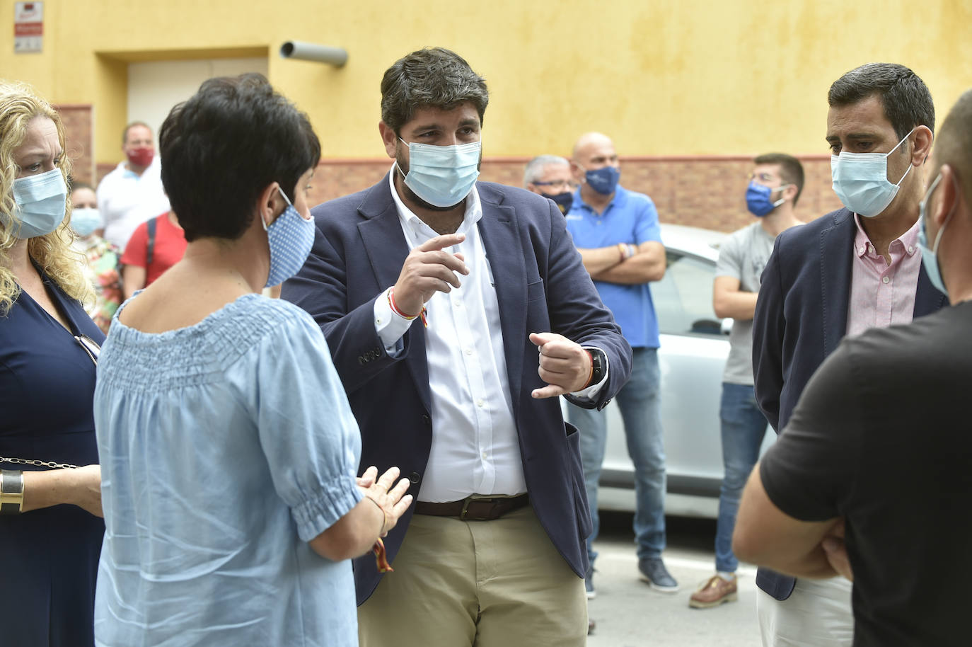 Fotos: Fernando López Miras se reúne con los vecinos de las casas okupadas de Torreagüera