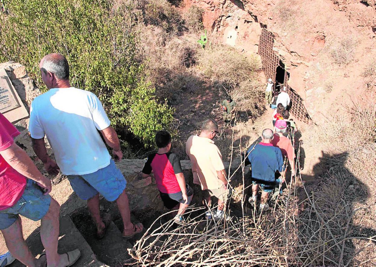 Una visita a la Cueva Victoria, en una imagen de archivo. 