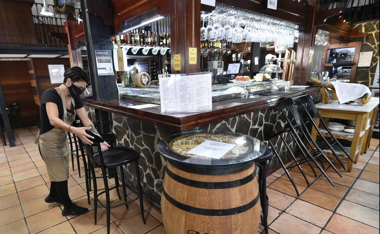 Local de Murcia sin servicio de barra.