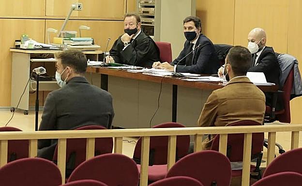 Sergi Enrich y Antonio Luna, durante la vista.