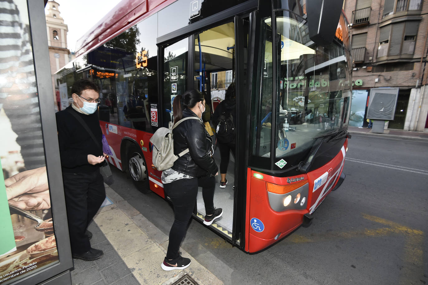 Fotos: Manifestación de los trabajadores de Latbus en Murcia
