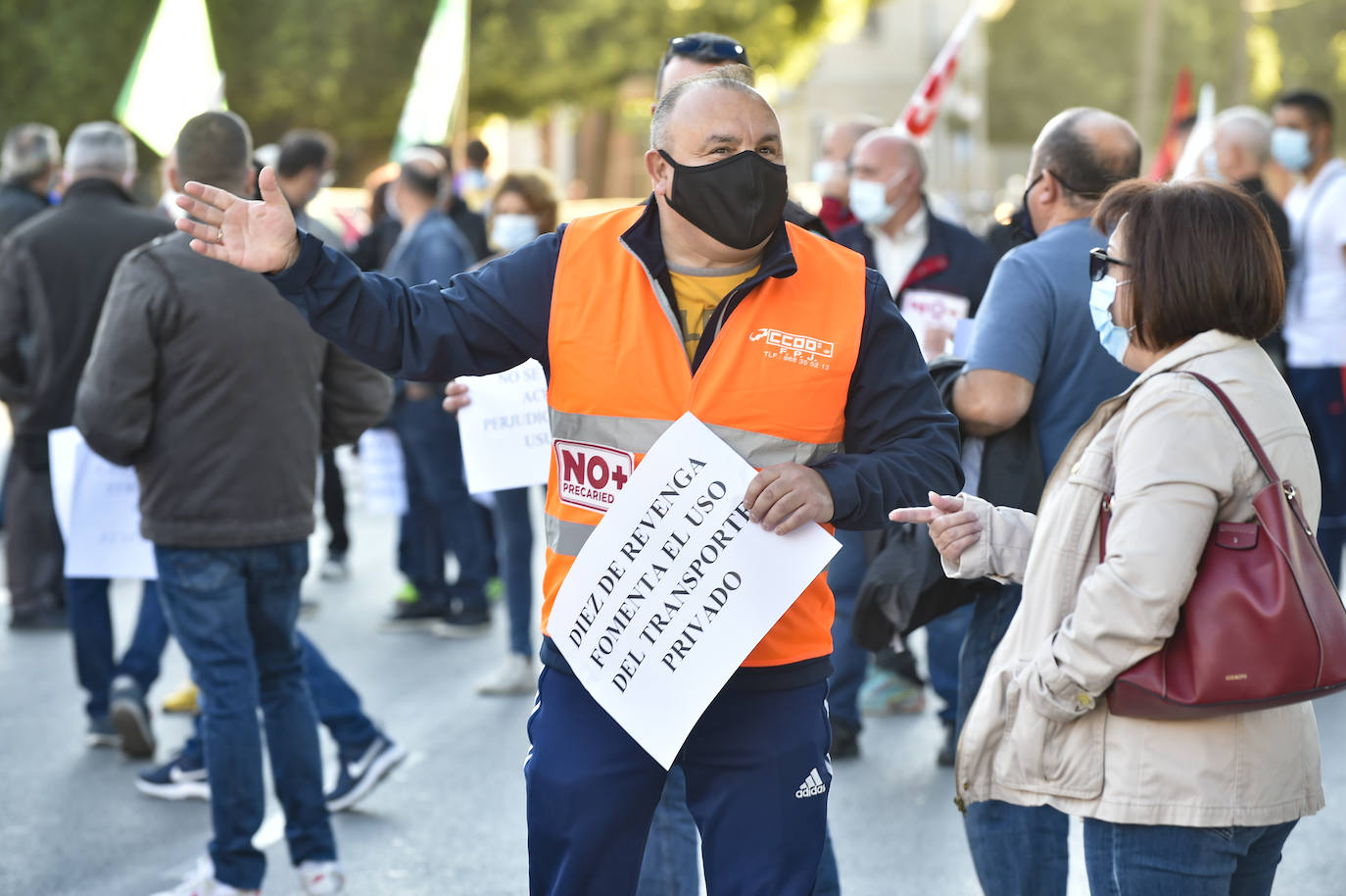 Fotos: Manifestación de los trabajadores de Latbus en Murcia