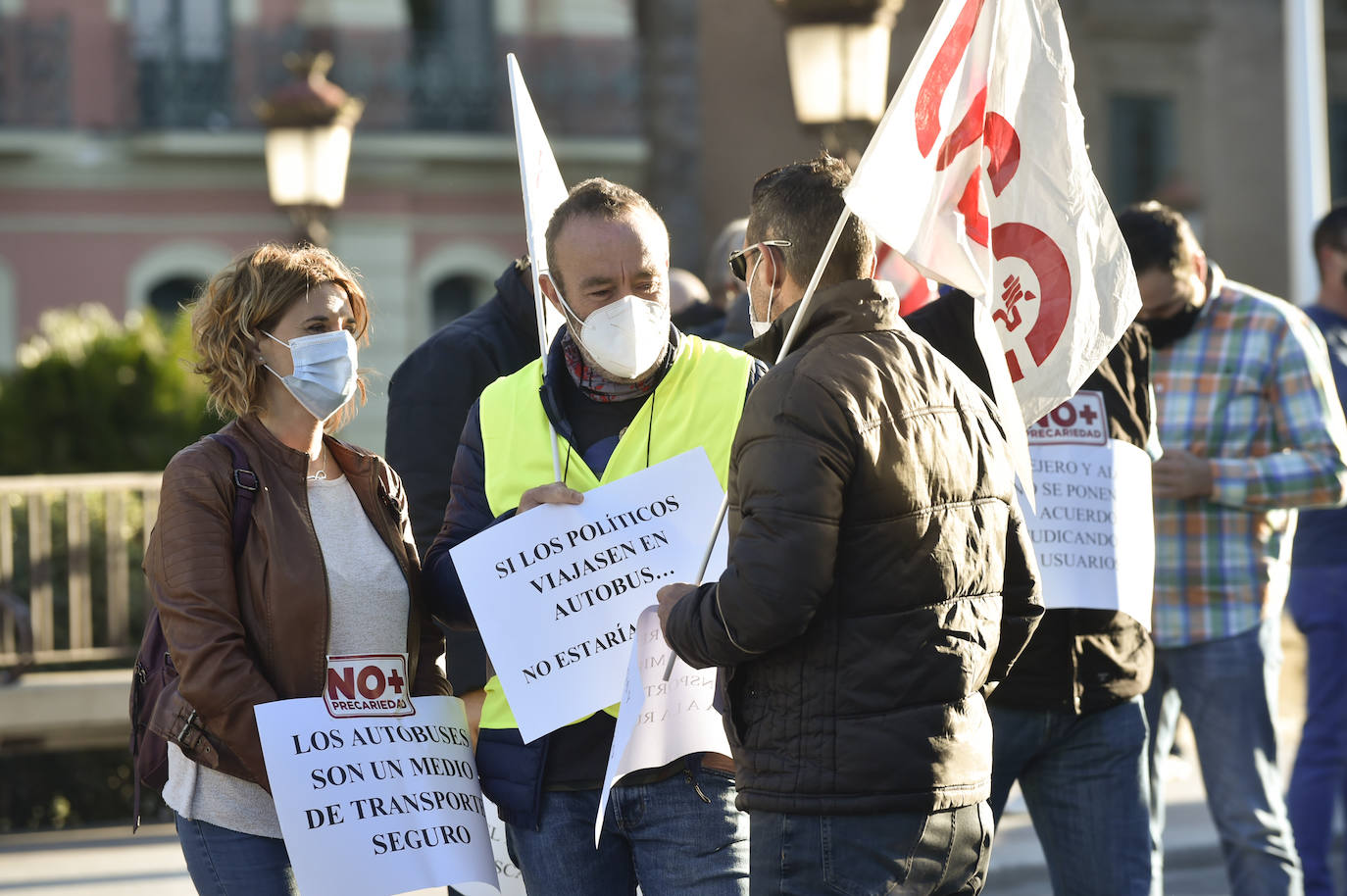 Fotos: Manifestación de los trabajadores de Latbus en Murcia