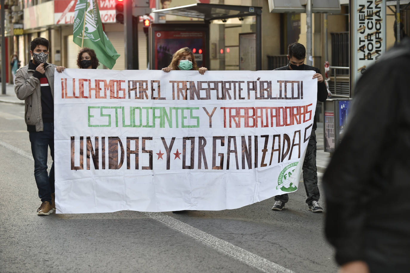 Fotos: Manifestación de los trabajadores de Latbus en Murcia