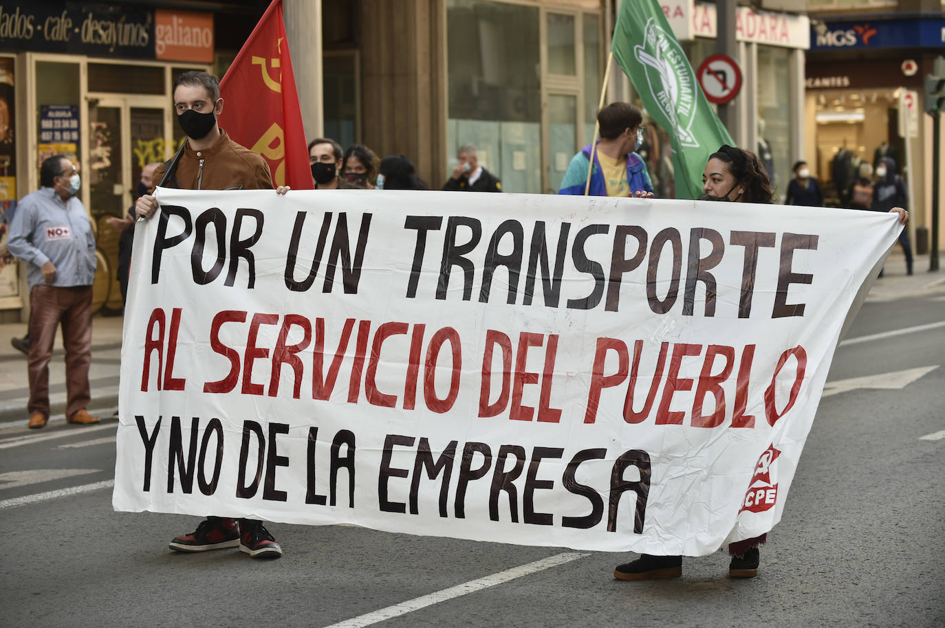 Fotos: Manifestación de los trabajadores de Latbus en Murcia