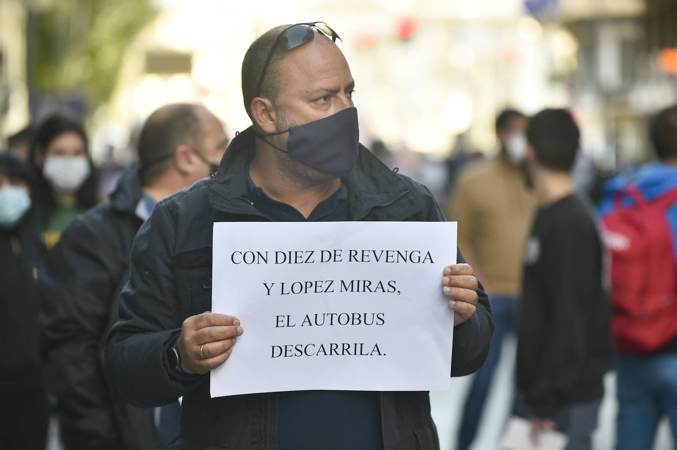 Fotos: Manifestación de los trabajadores de Latbus en Murcia