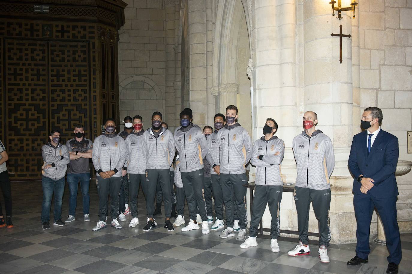 Fotos: Ofrenda floral del Murcia en la catedral