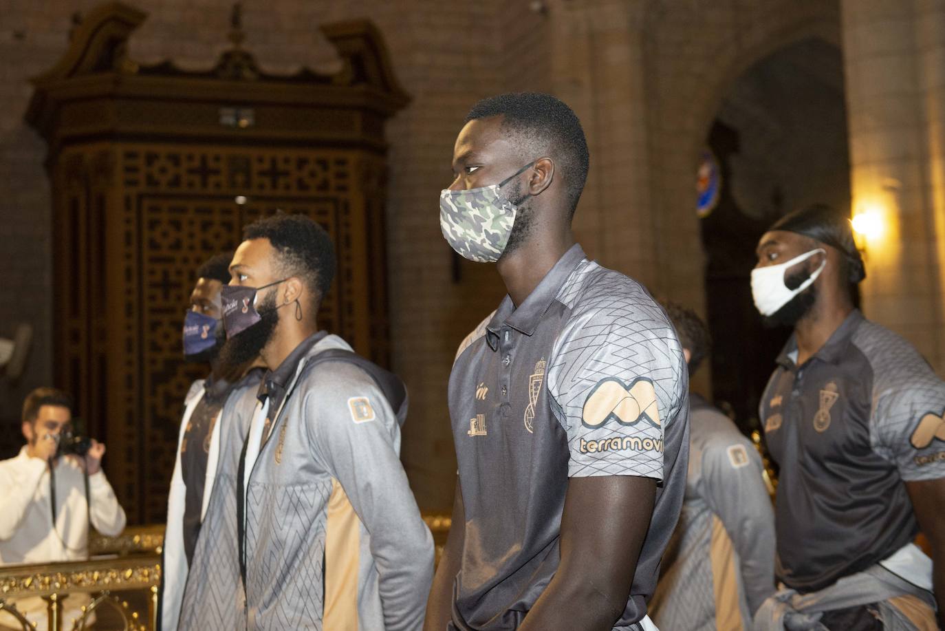 Fotos: Ofrenda floral del Murcia en la catedral