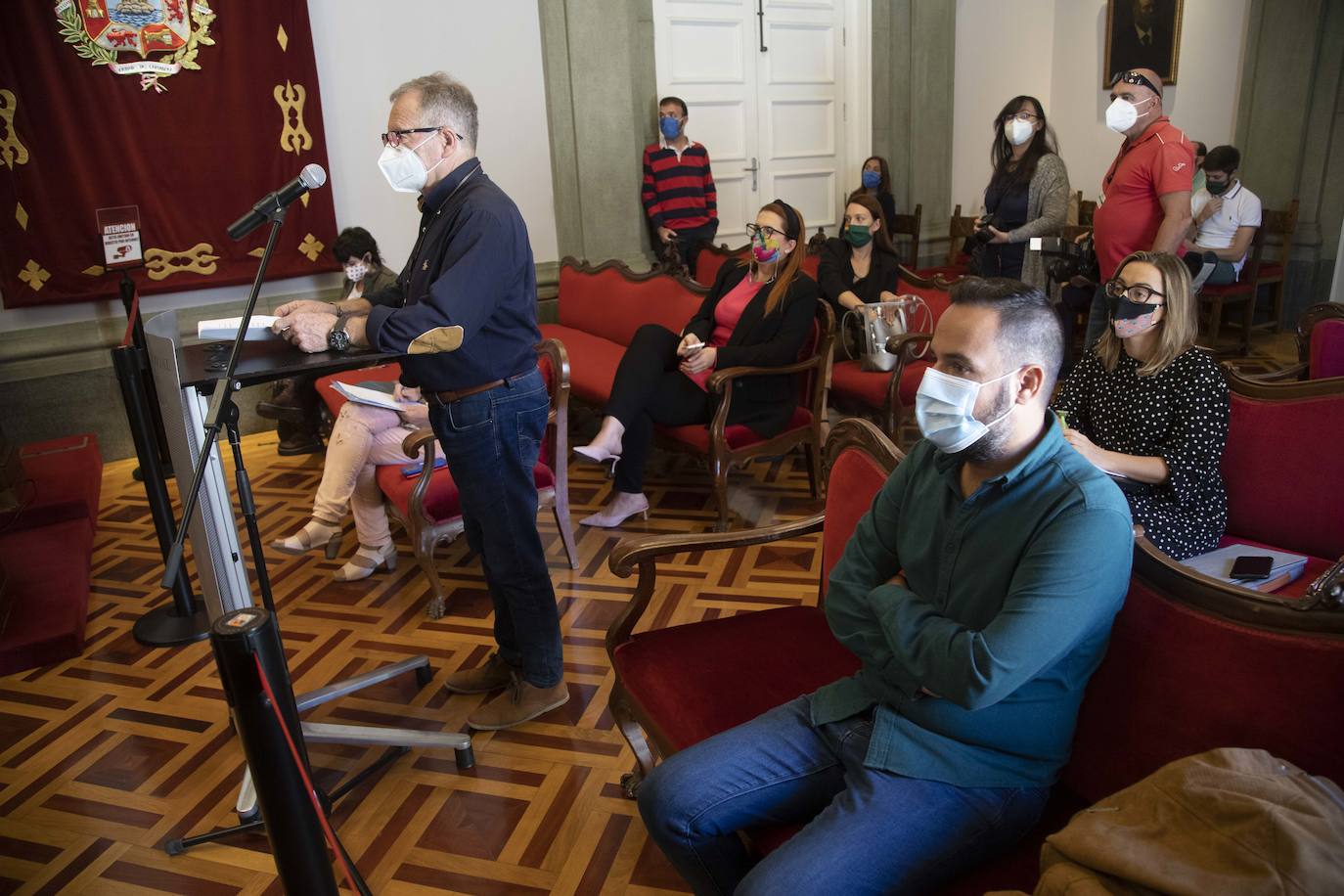 Fotos: Los vecinos de La Aljorra exigen más medios sanitarios y «vigilar» las emisiones de Sabic