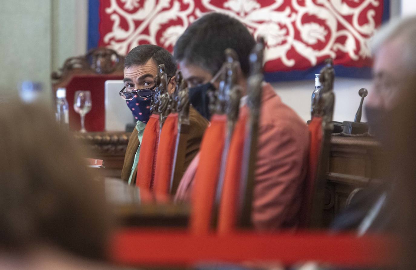 Fotos: Los vecinos de La Aljorra exigen más medios sanitarios y «vigilar» las emisiones de Sabic