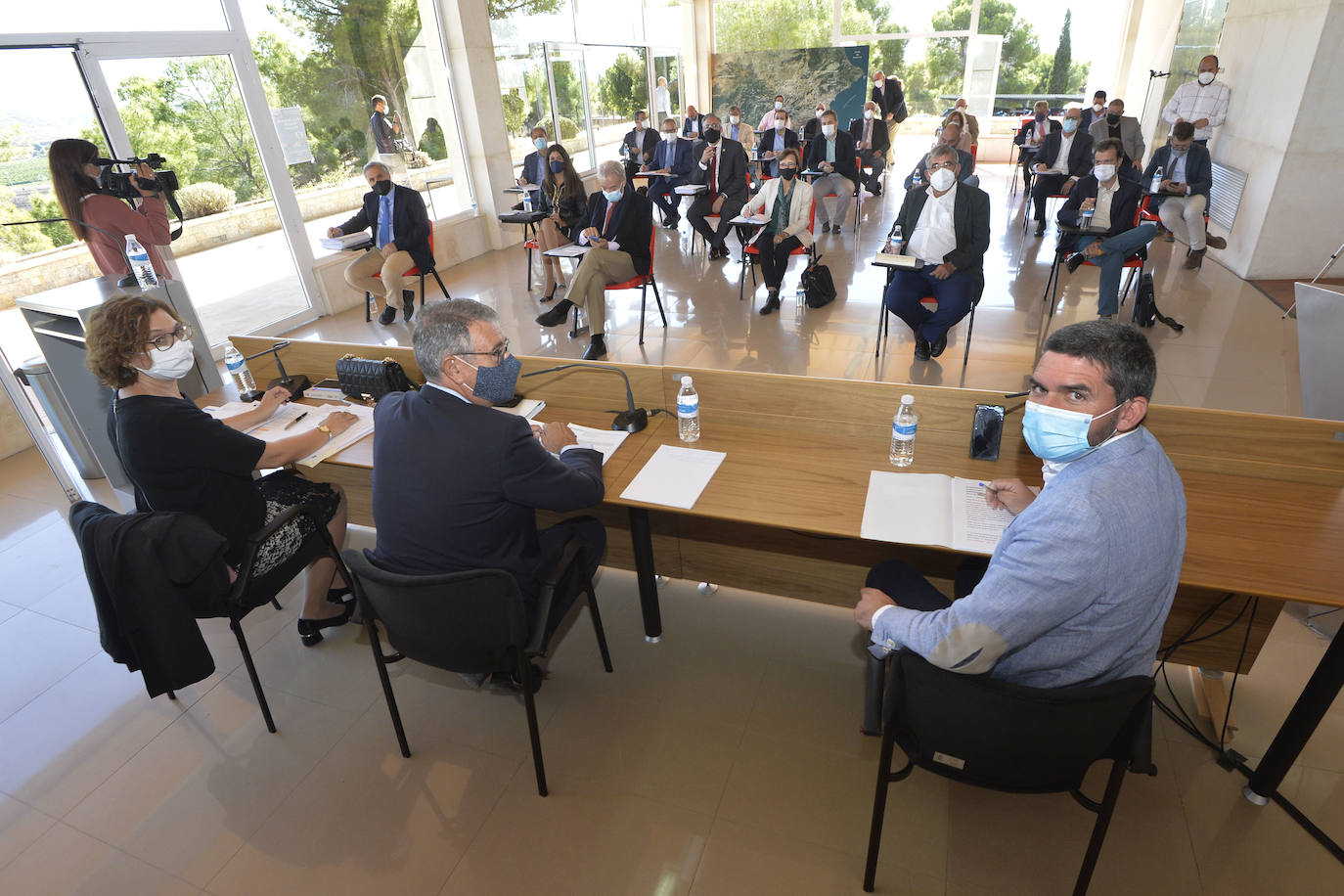 Fotos: Los intereses territoriales dividen el voto del PSOE y PP sobre el acuífero