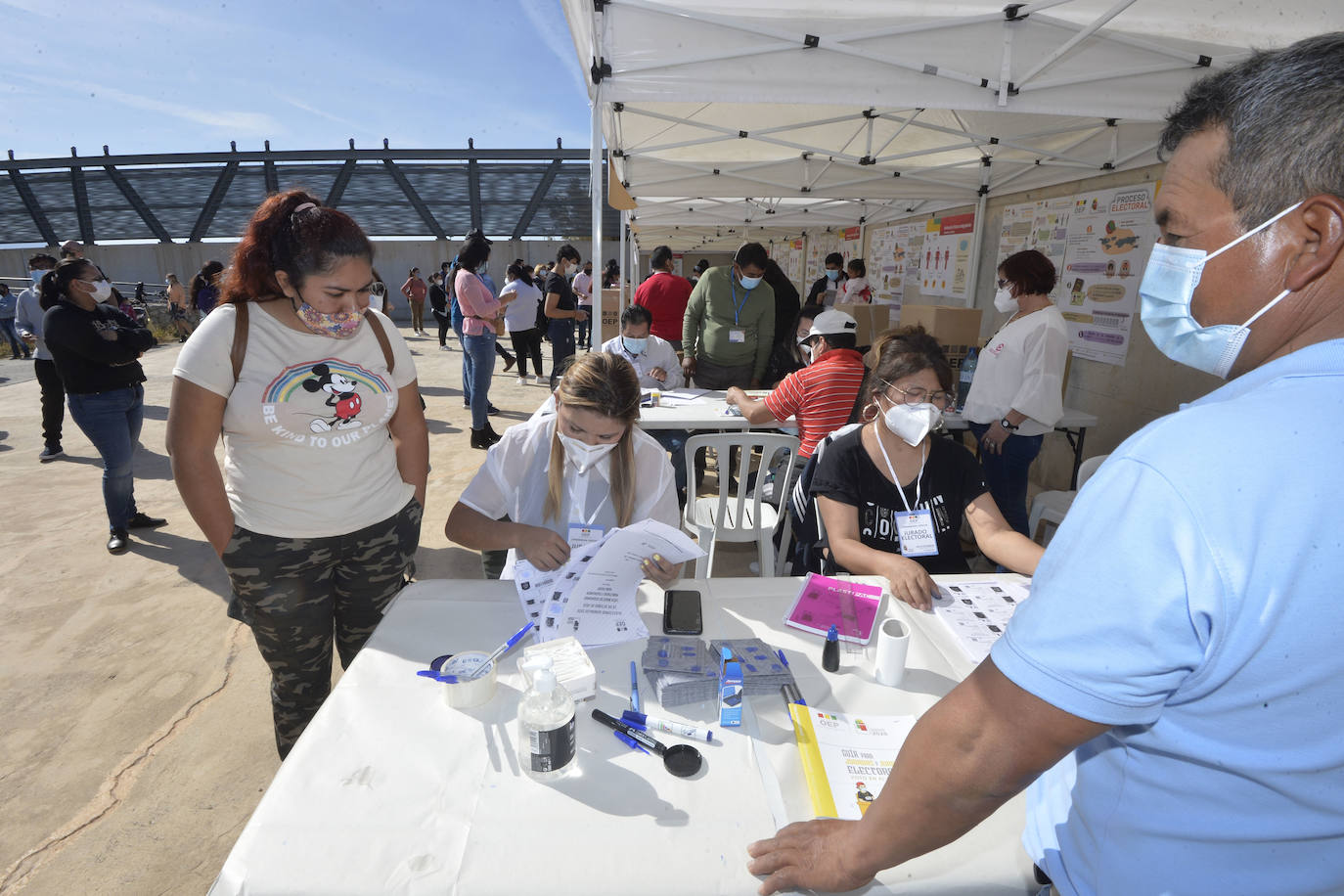 Fotos: Elecciones bolivianas en el centro comercial Thader de Murcia