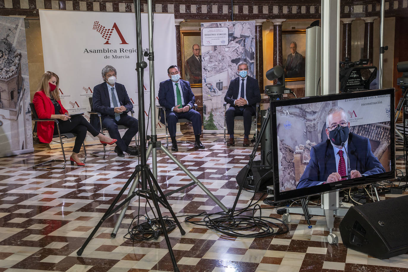 Fotos: La reconstrucción de Lorca tras el terremoto de 2011 protagoniza la jornada en la Asamblea Regional