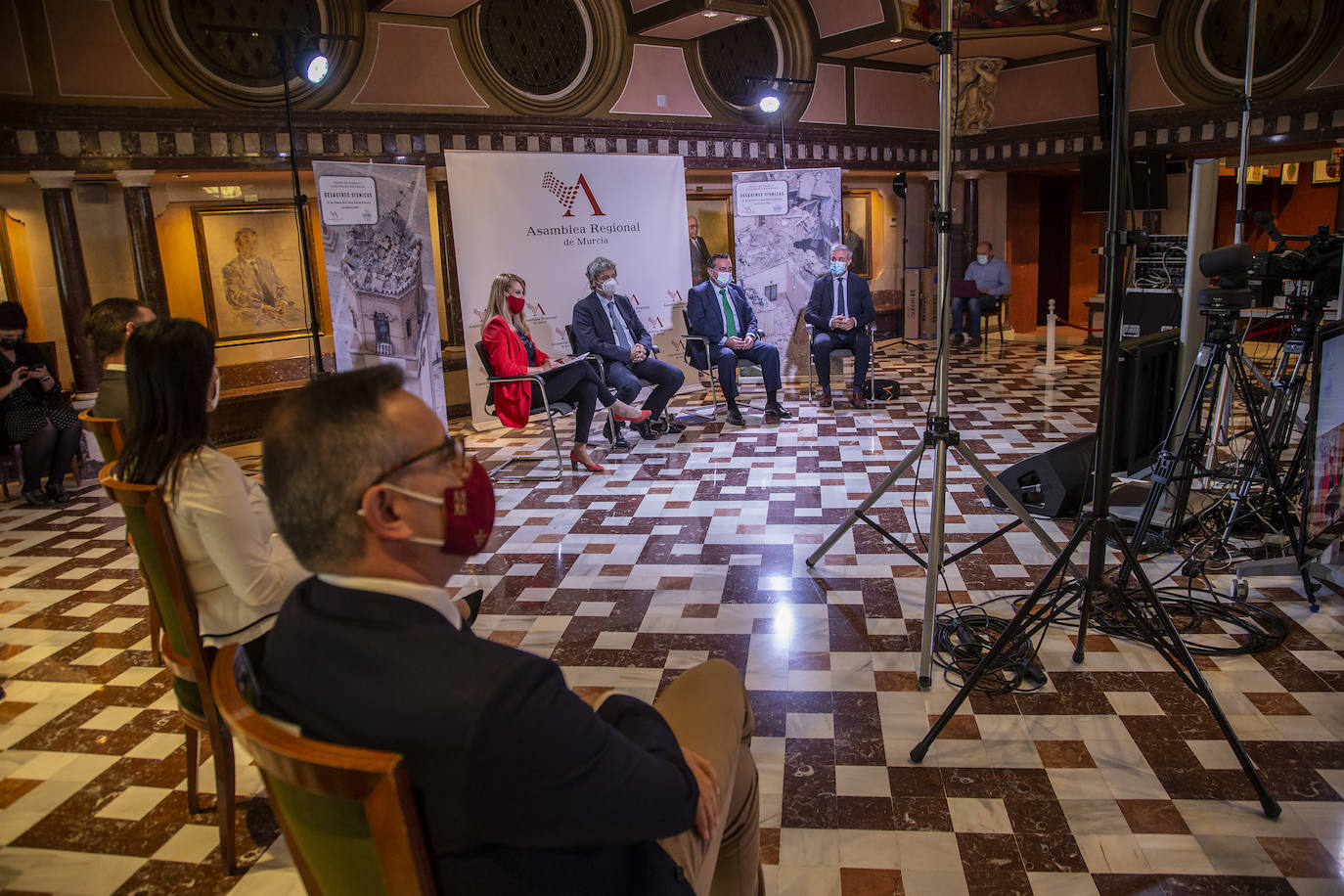 Fotos: La reconstrucción de Lorca tras el terremoto de 2011 protagoniza la jornada en la Asamblea Regional