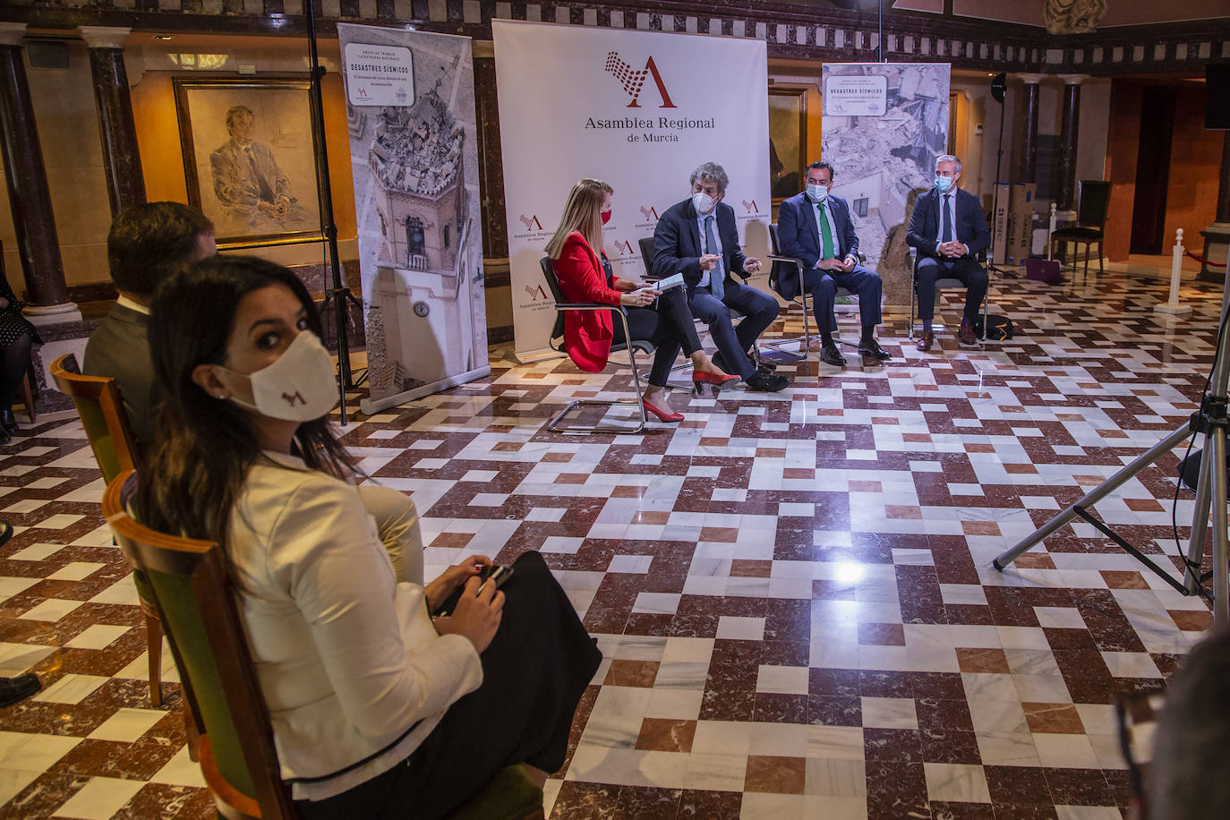 Fotos: La reconstrucción de Lorca tras el terremoto de 2011 protagoniza la jornada en la Asamblea Regional