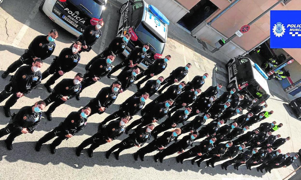 Los 44 nuevos agentes, en el cuartel de la Policía Local, iniciarán sus prácticas la semana próxima. 