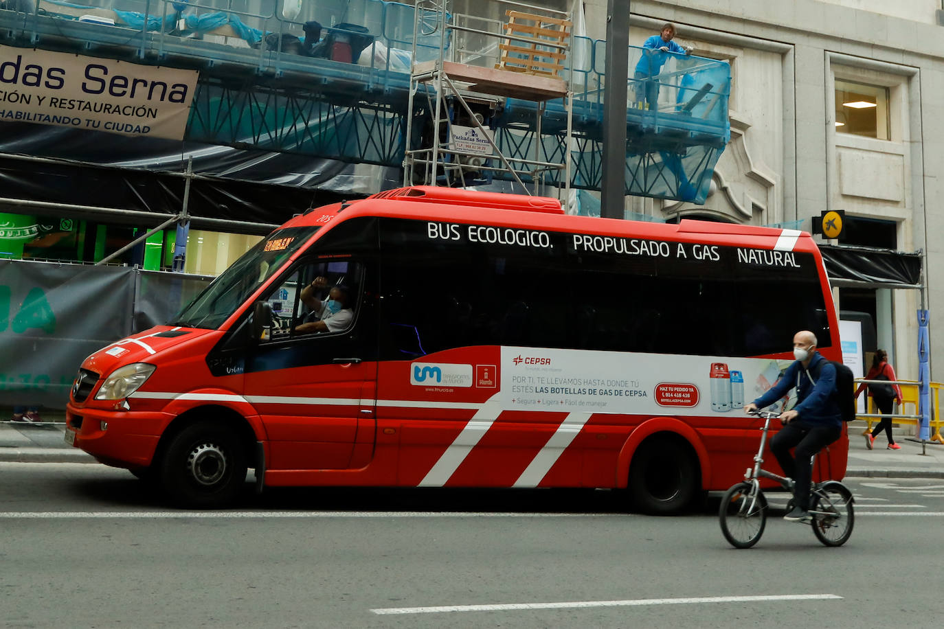 Fotos: Concentración y marcha de los trabajadores de Latbus hasta la Consejería de Fomento
