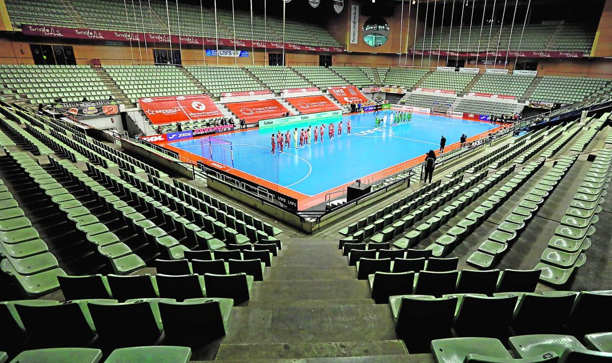 El Palacio de los Deportes de Murcia, vacío en el partido de la semana pasada entre ElPozo y el Osasuna. 